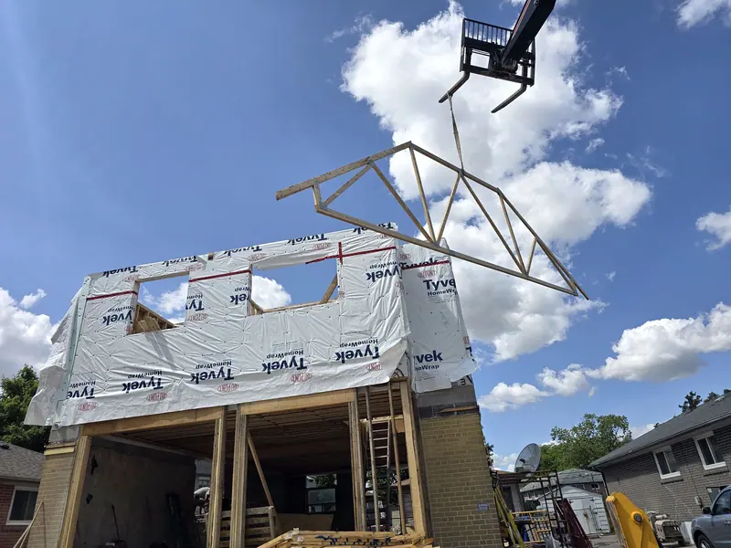 Telehandler placing roof truss